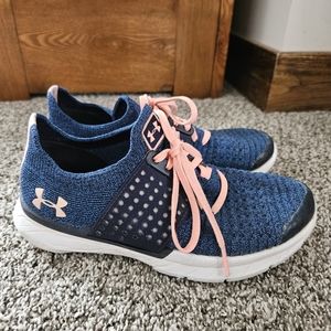 Girls Under Armour tennis shoes Size 3.5